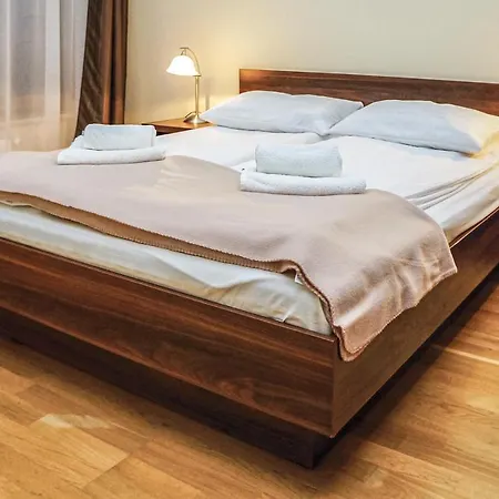 Apartmán Stunning In With 1 Bedrooms And Wifi