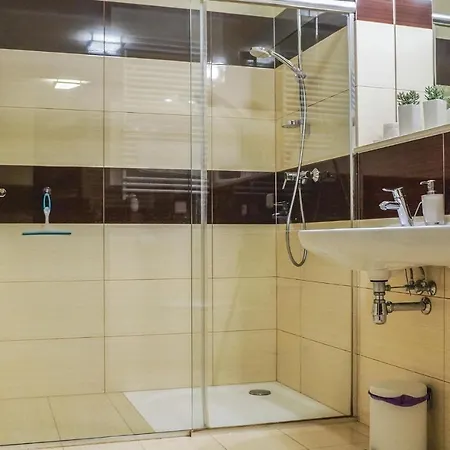 Stunning In With 1 Bedrooms And Wifi Apartmán Kolobřeh