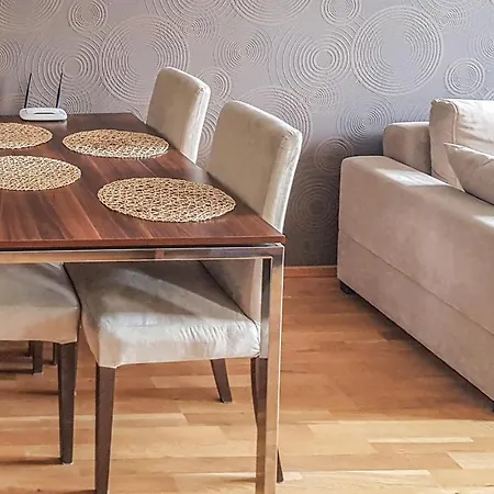 Stunning In With 1 Bedrooms And Wifi *